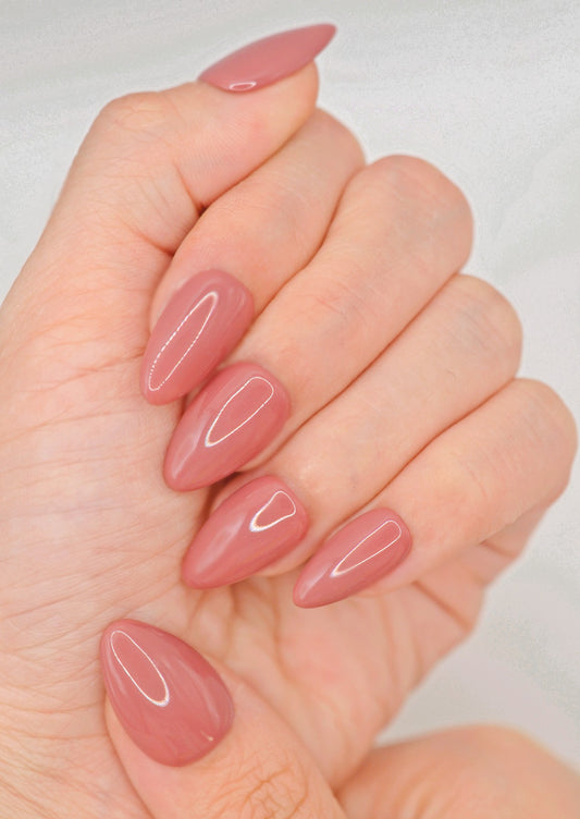 MISS MAUVE